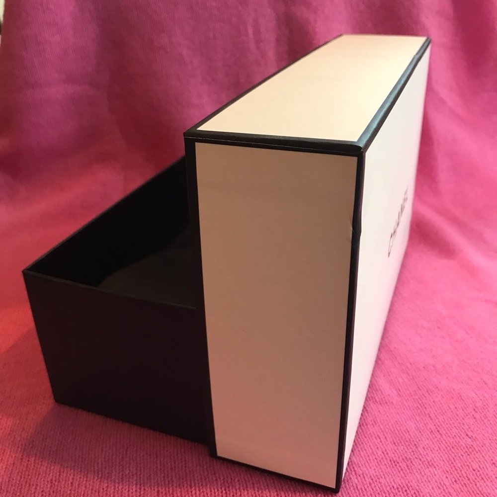Chanel Gift Box - Picture 5 of 11